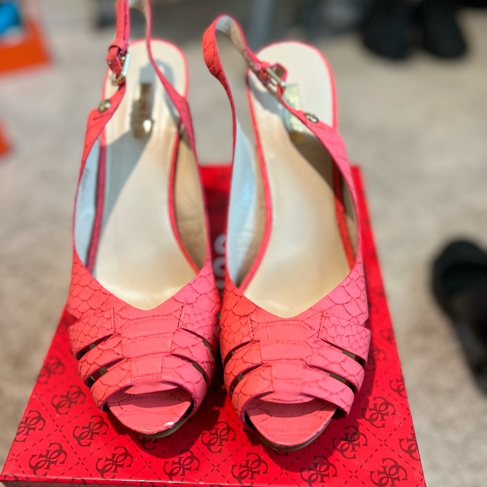 Guess salmon or coral color heels size 9 1/2